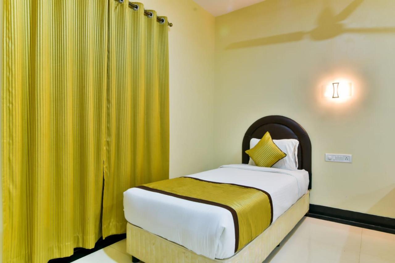 Baga Fantacia Beach Inn Calangute Bagian luar foto