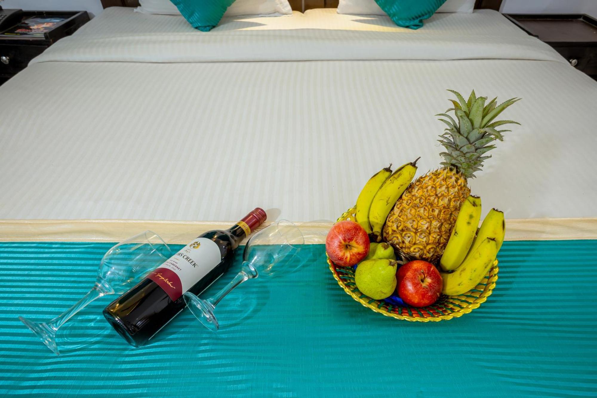 Baga Fantacia Beach Inn Calangute Bagian luar foto